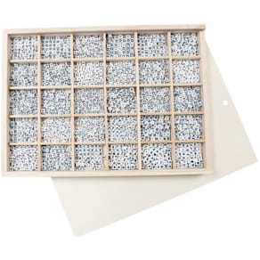 Perler PLAYBOX hvit/bokstav i eske(1500)