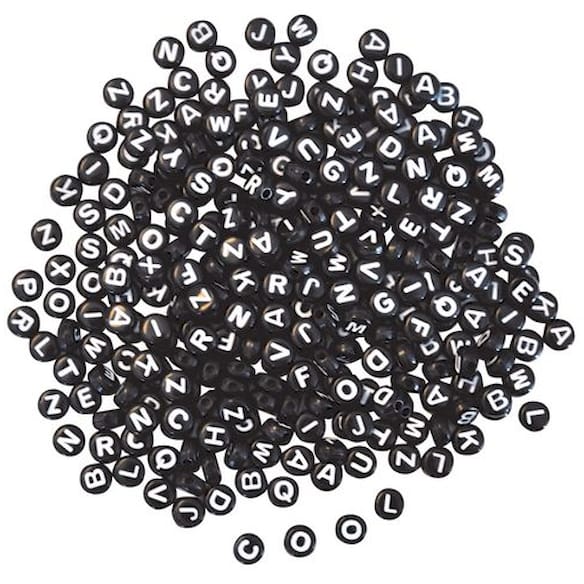 Plastperler ABC rund sort med hvit (500)