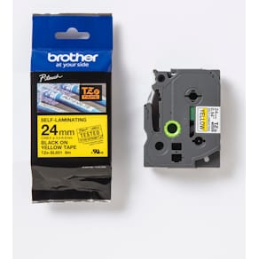 TZe-SL self laminated tape sort på gul 24 mm