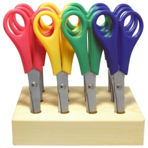 Saks barn 12cm med stativ ass. frg (12)