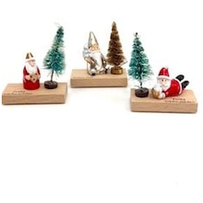 Dekoration Manufaktur Locnikar Weihnachtsmann auf Holztafel, 3-f.