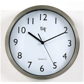 Väggklocka Tiq Borstad Aluminium, glaslins, Ø 25cm