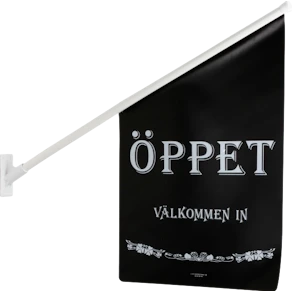 Flagga ''Öppet'' svart med vit text